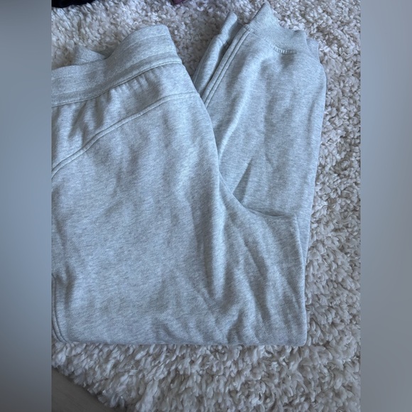 Lululemon Athletica Gray Scuba Mid-Rise Jogger Pants with Elastic Cuffs - Picture 5 of 7